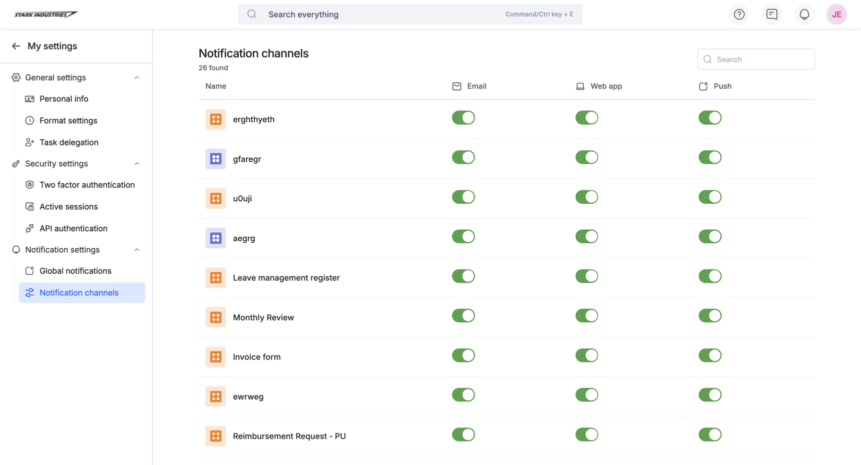 Lista de canales de notificación con interruptores individuales de Correo electrónico, Aplicación web, Push y Bot